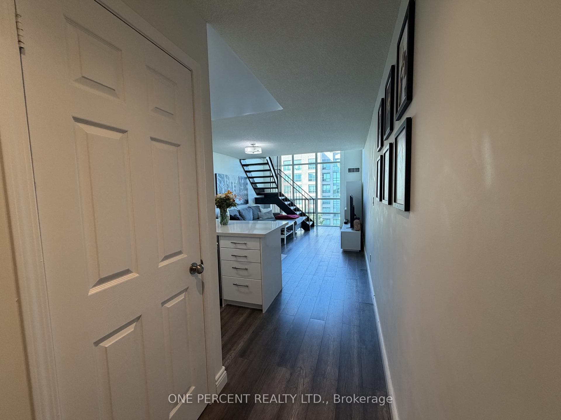 3 Ellesmere Street Unit 607 photo 3