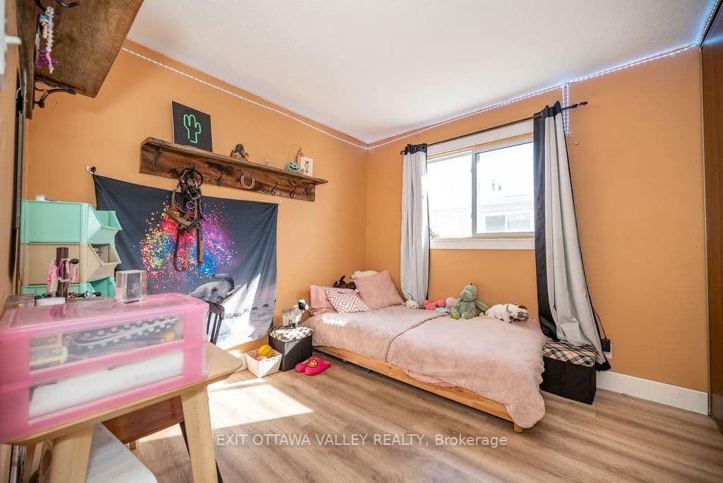 233 AIRTH Boulevard photo 16