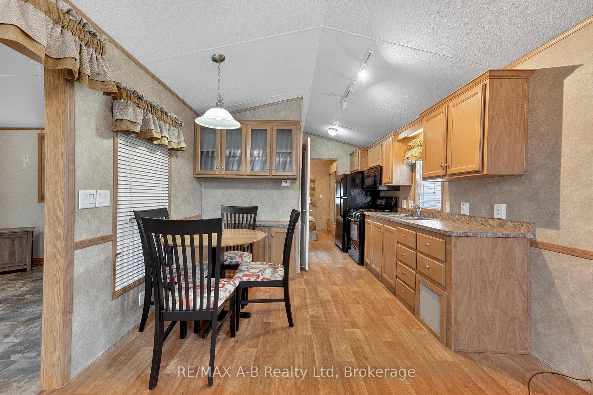 923590 Road 92 Road Unit 405 photo 12