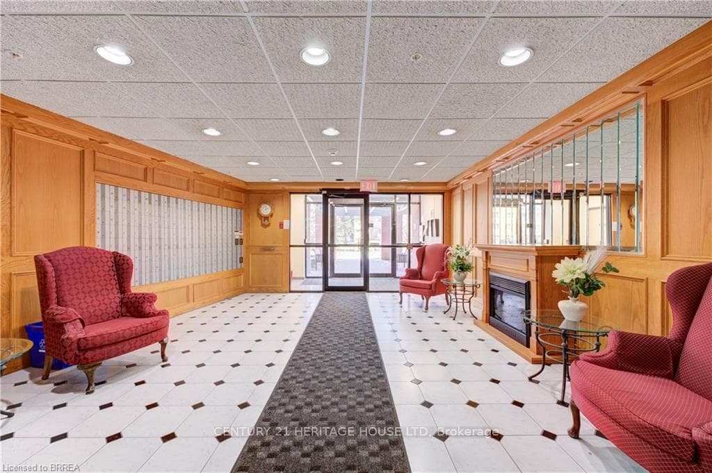 9 Bonheur Court Unit 109 photo 35