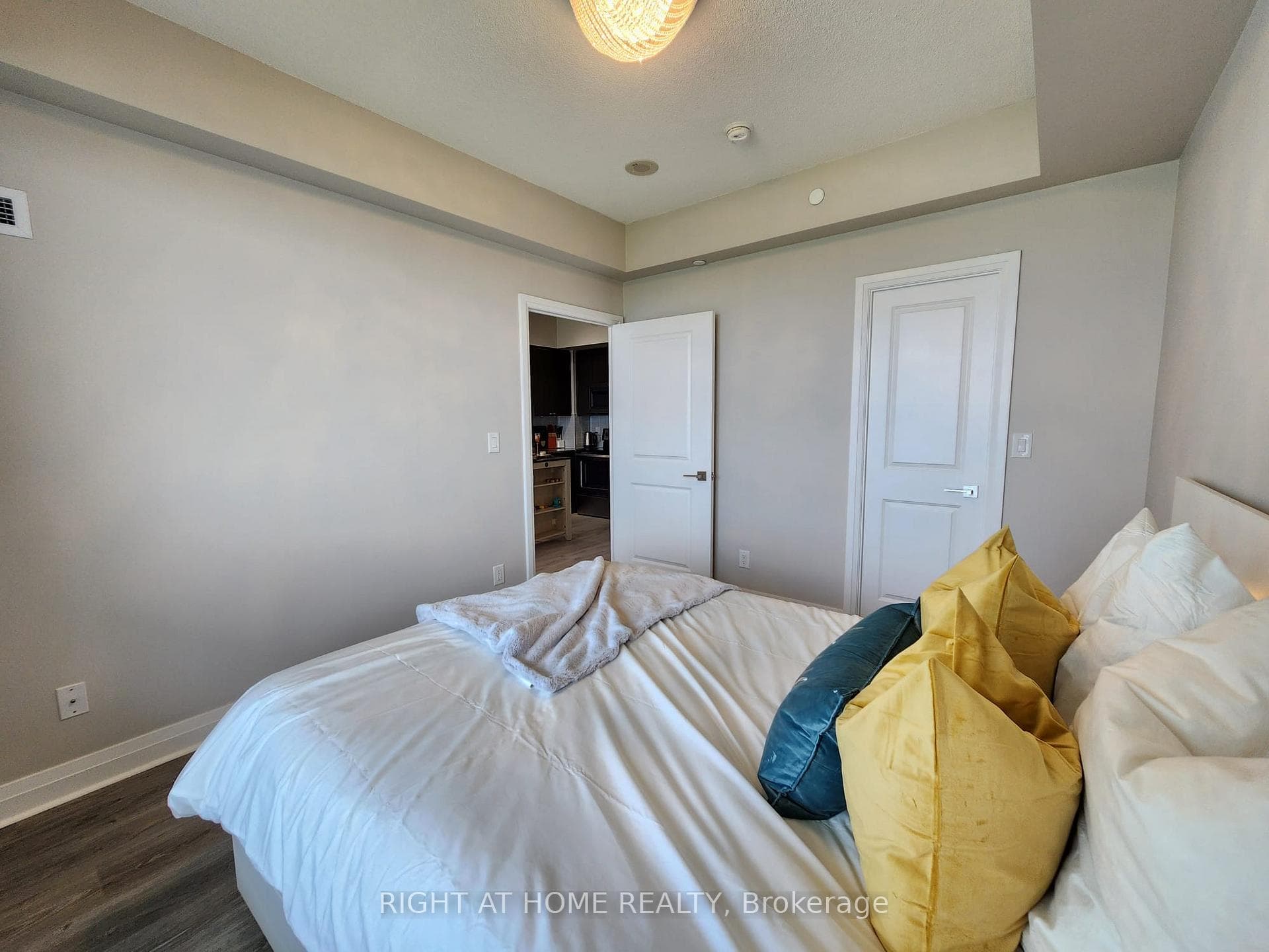 3700 Highway 7 Road Unit 510 photo 9