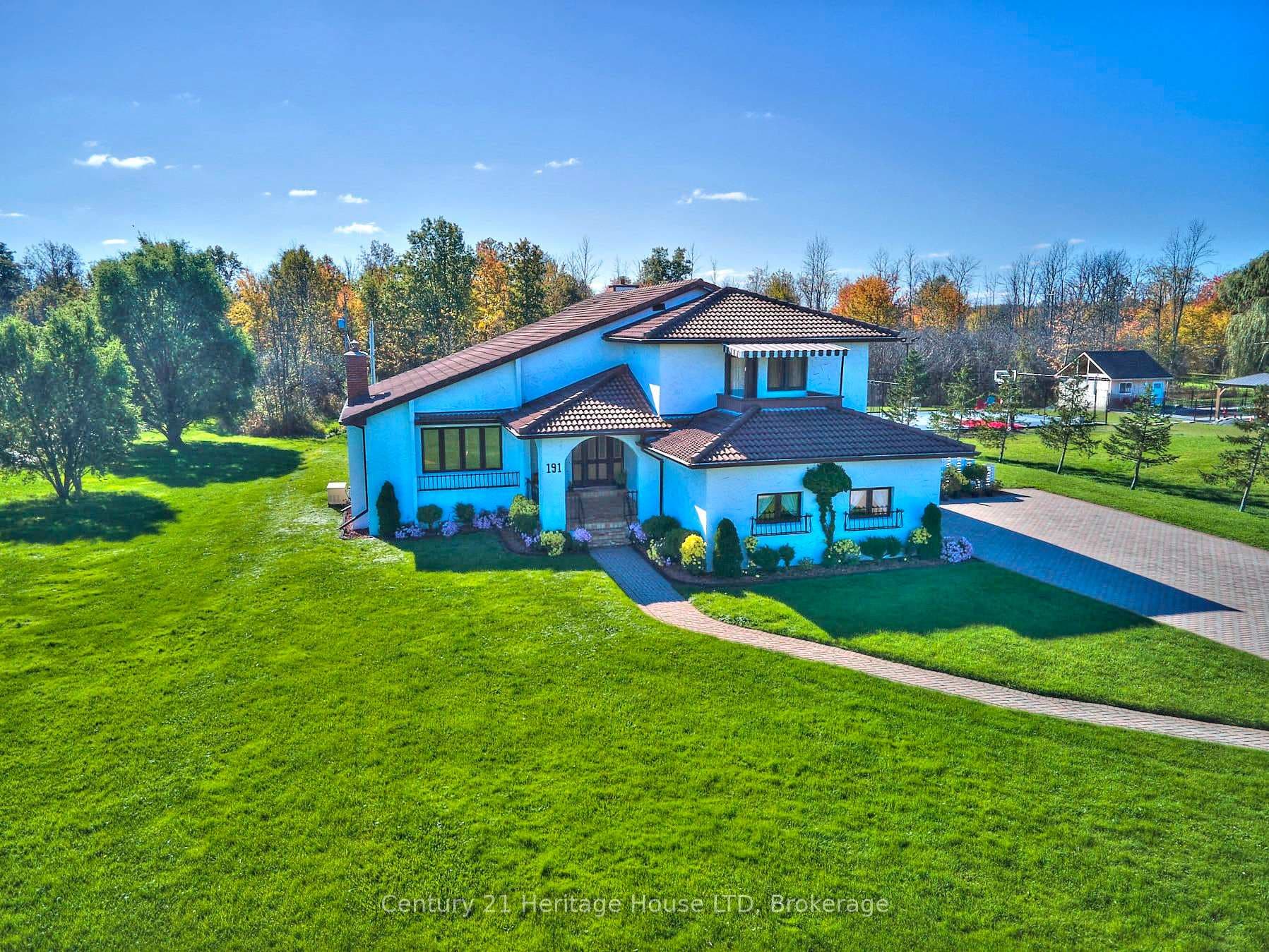 191 Cairns Crescent photo 1