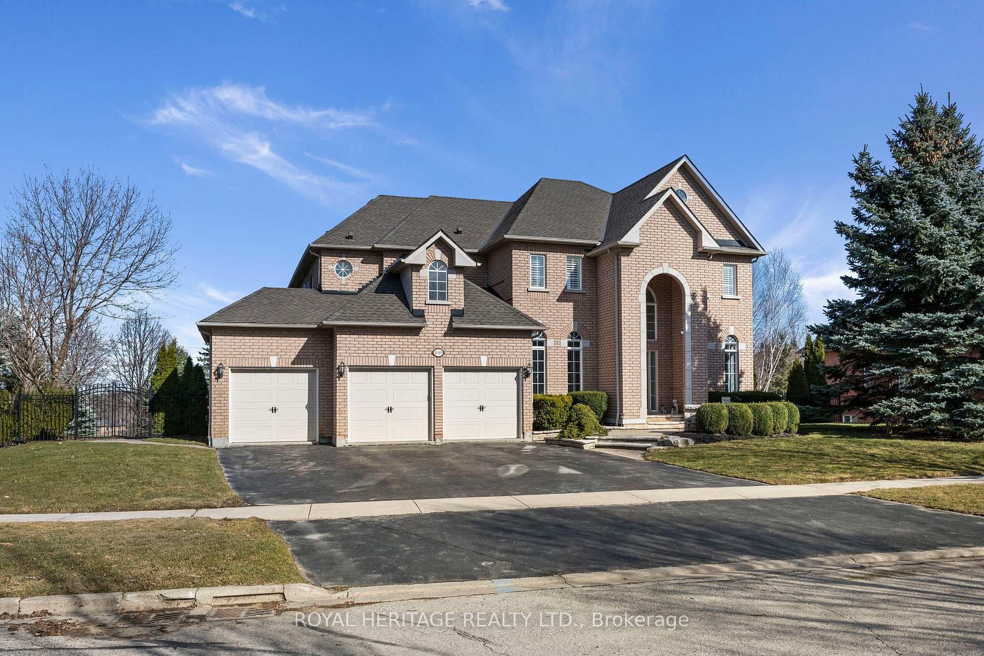 1089 Far North Circle photo 1