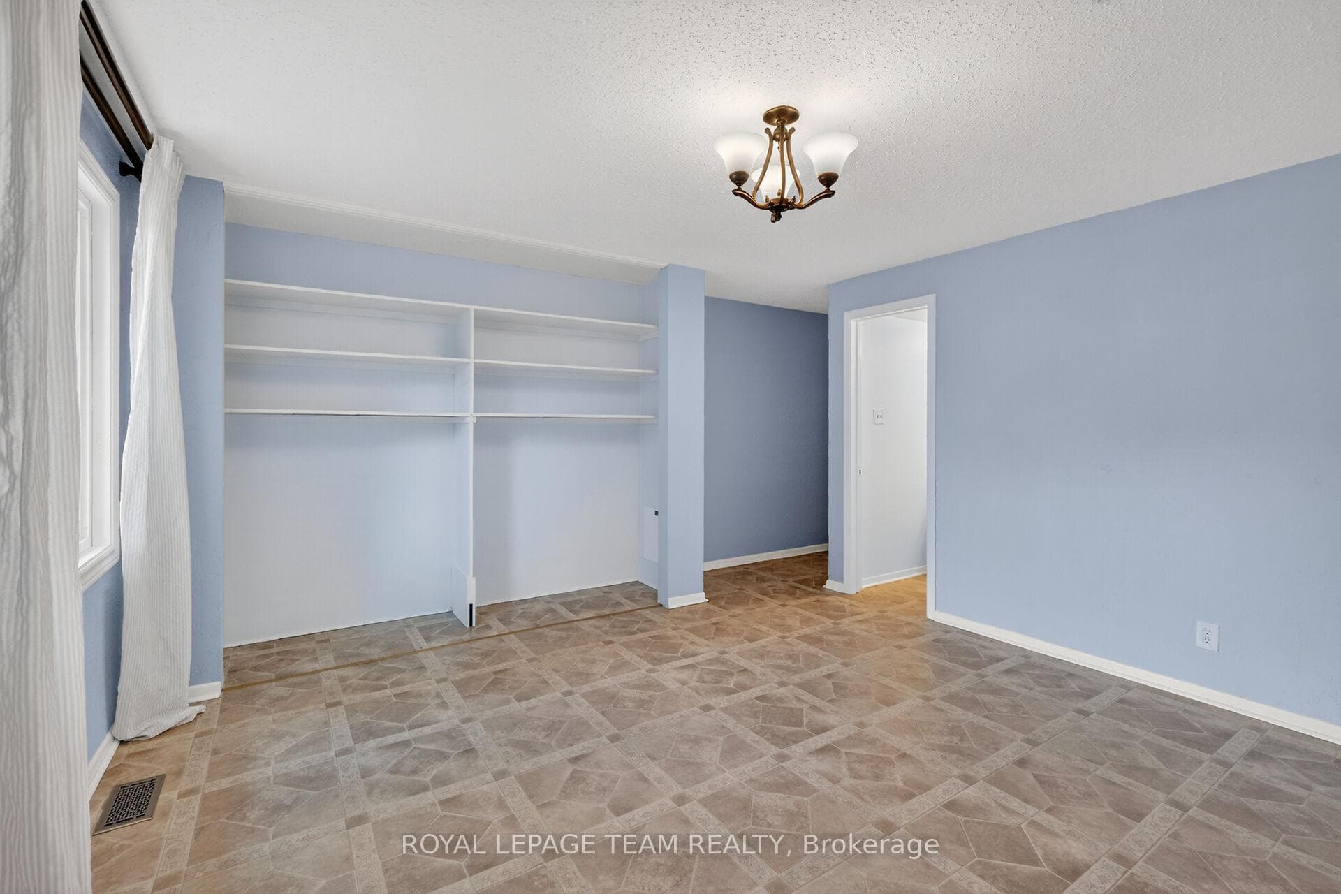 21 Lindhurst Crescent photo 33