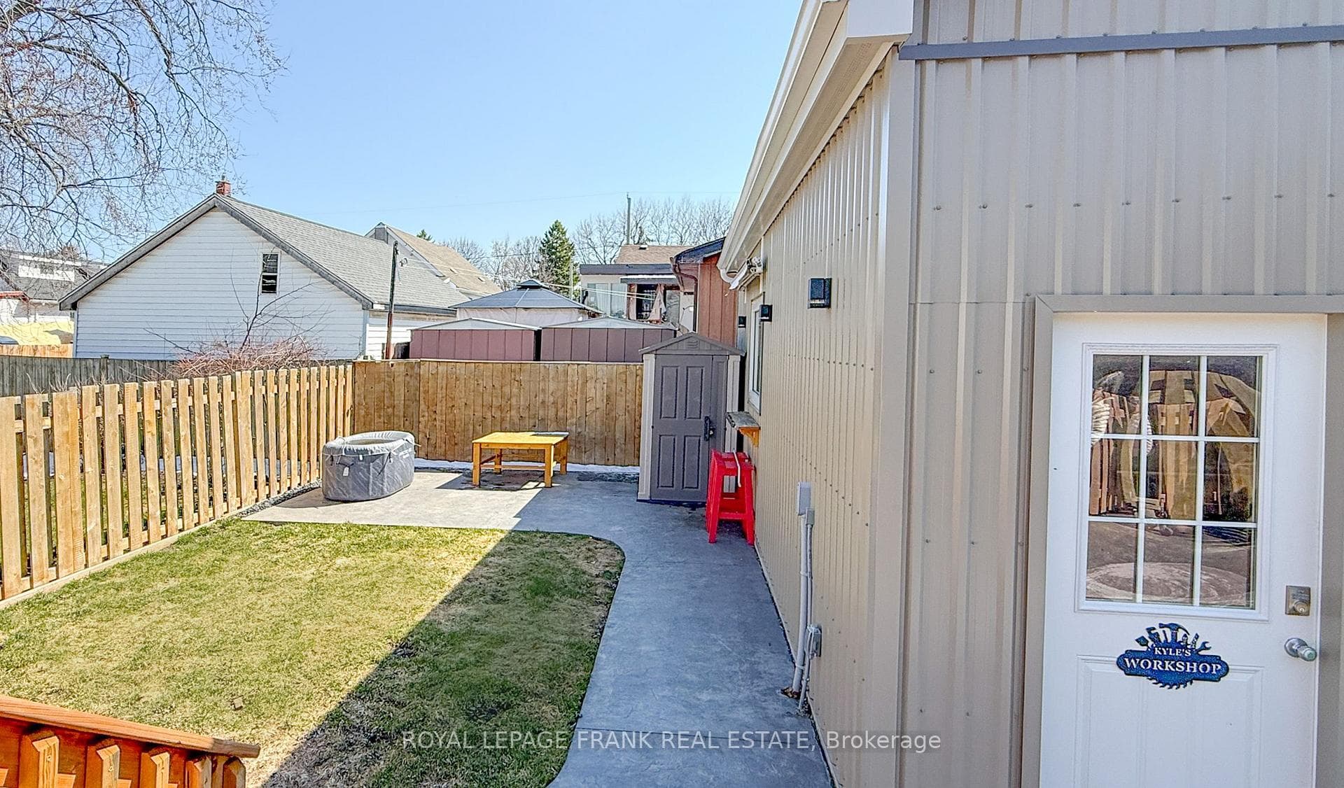 229 Hibbert Avenue photo 31