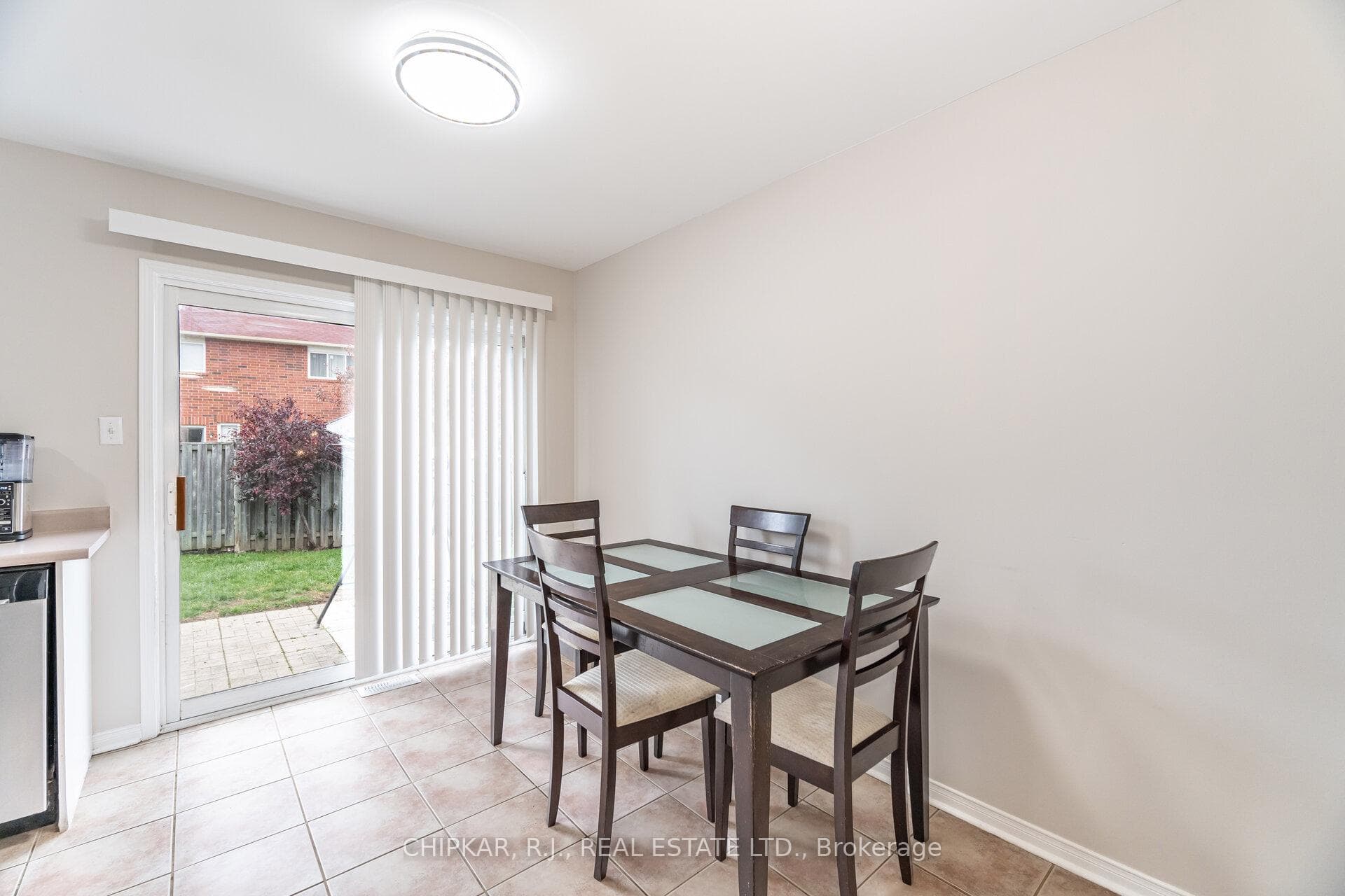 1280 Foxglove Place photo 8