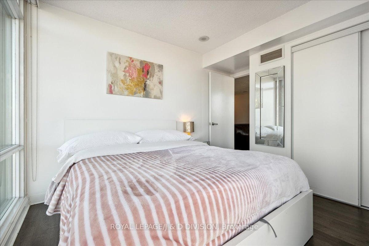 25 Telegram Mews Unit 2612 photo 14
