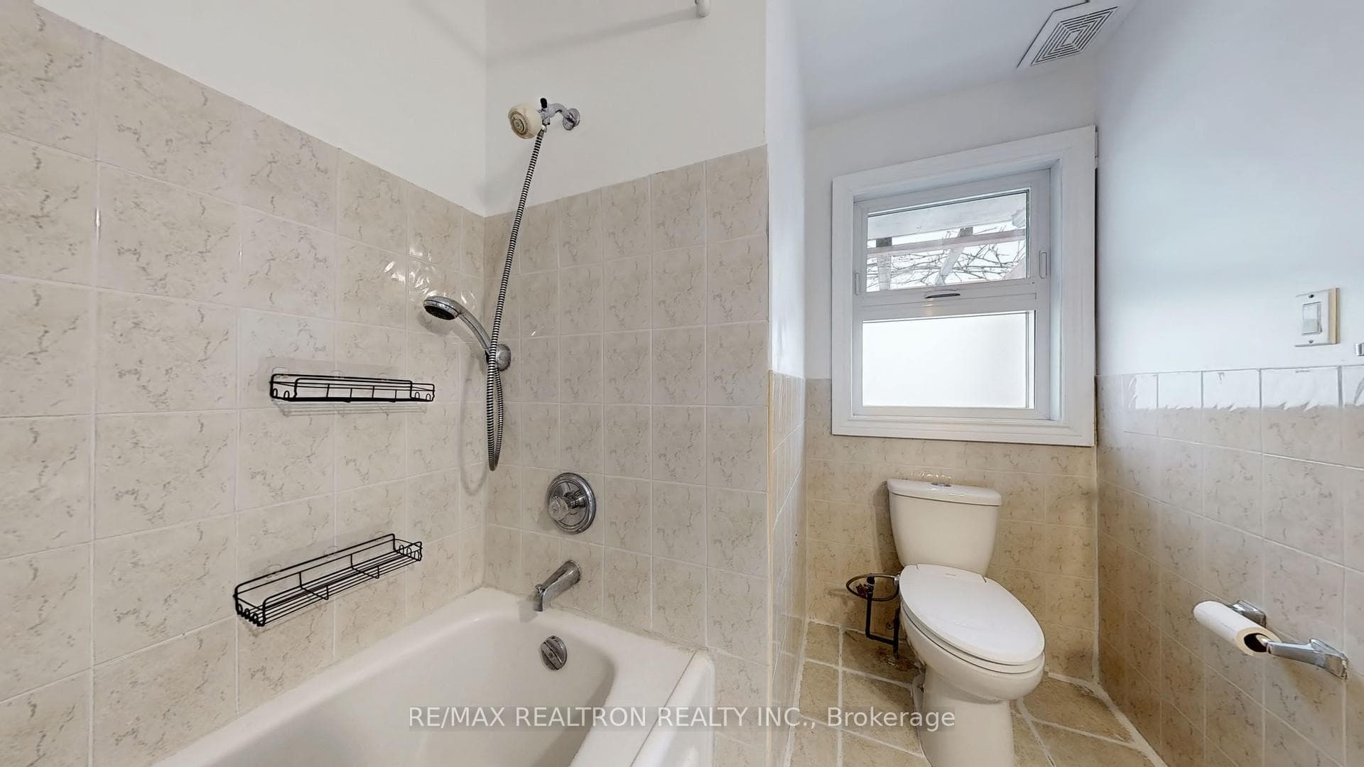 211 Harrygan Crescent photo 24