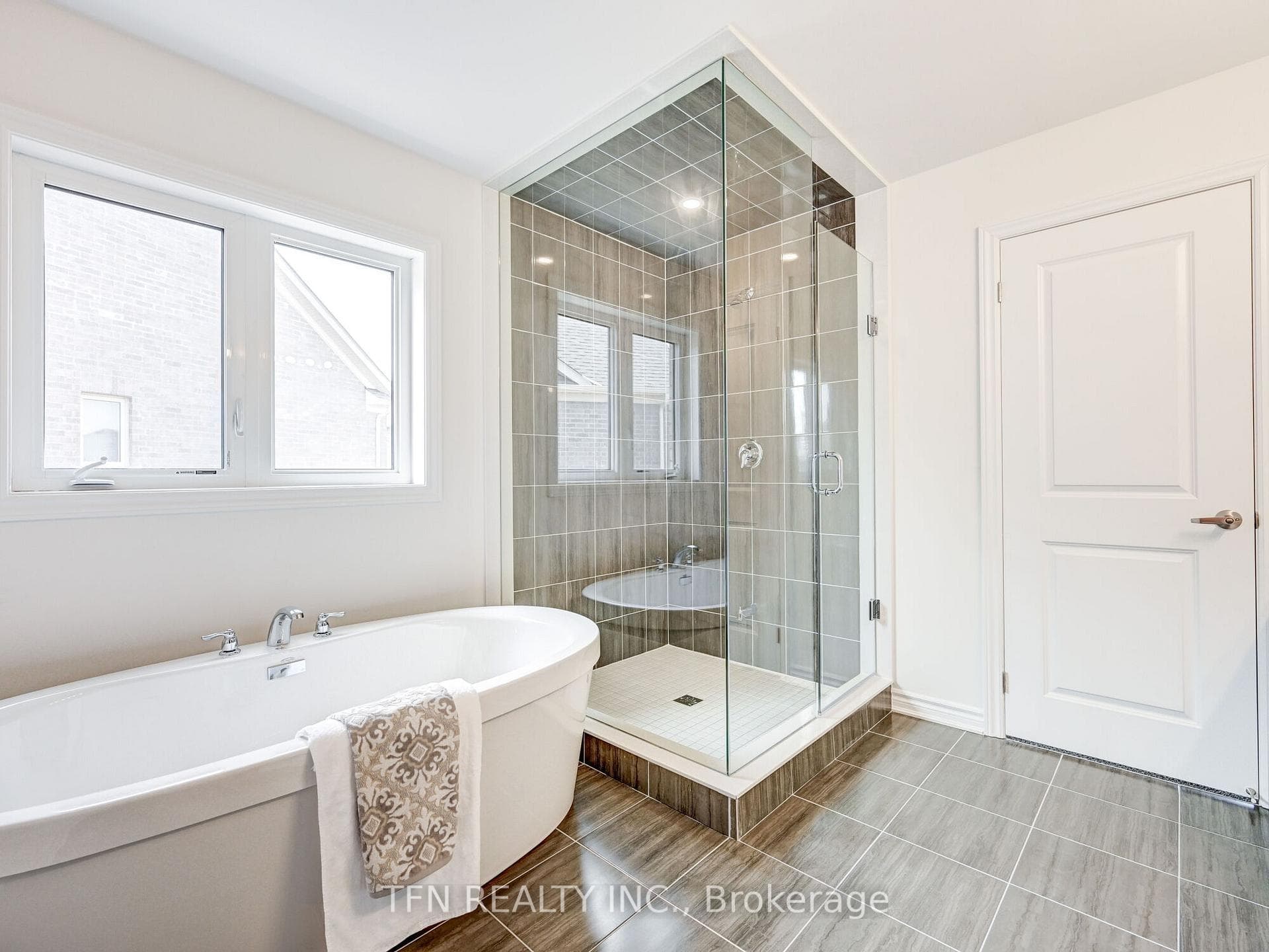 66 Oriole Crescent photo 23