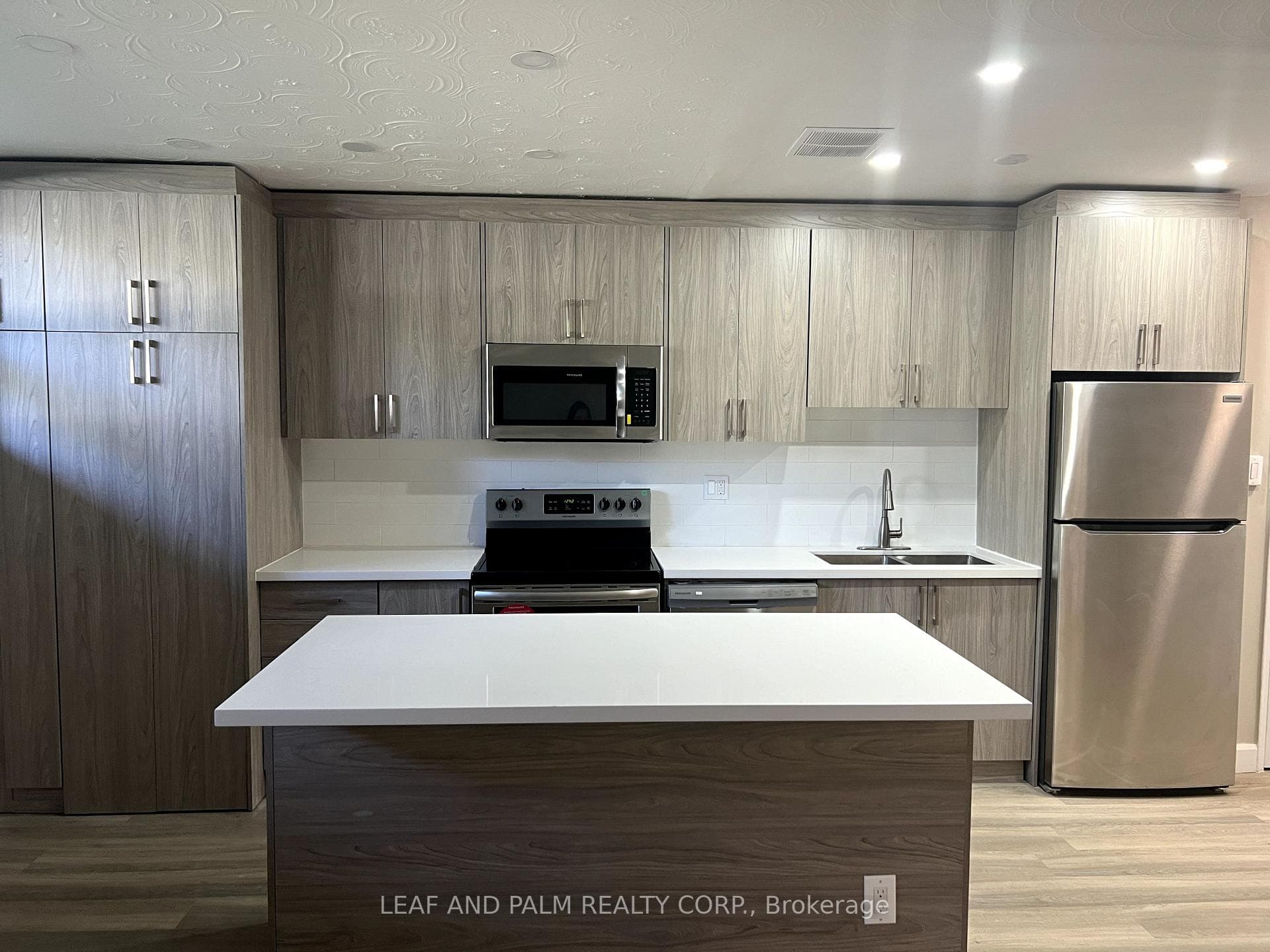 150 Colborne Avenue Unit 102 photo 6