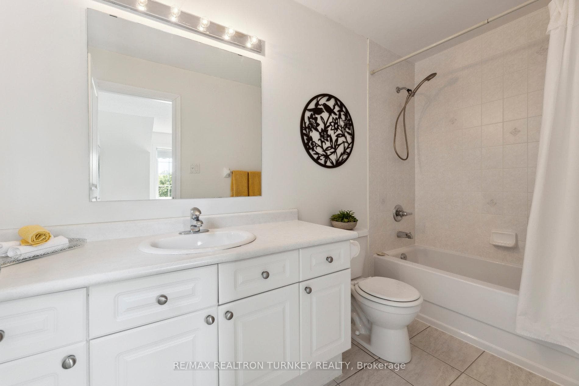 Lovely 4 pc bathroom