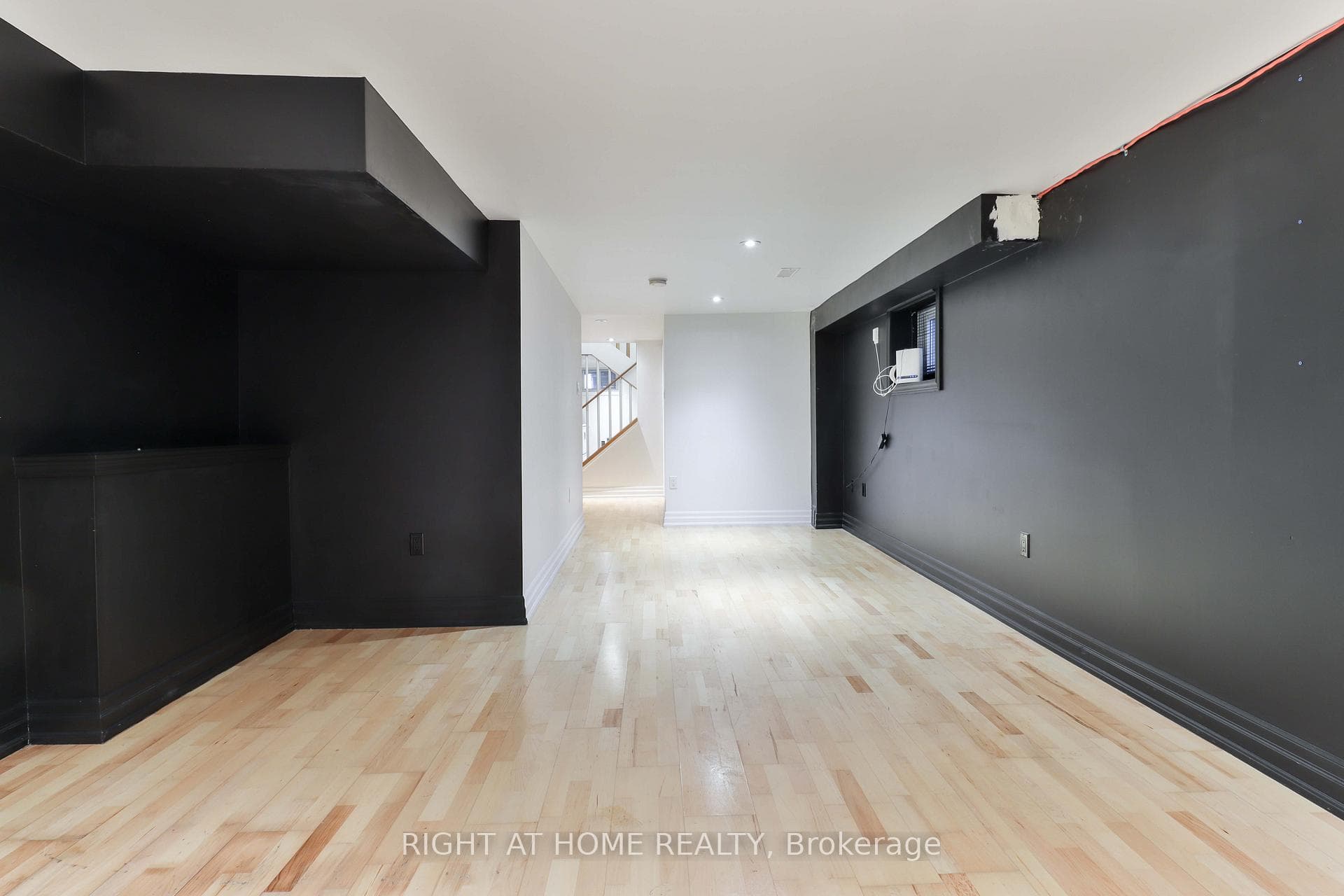 215A Chambers Avenue Unit Bsmt photo 5