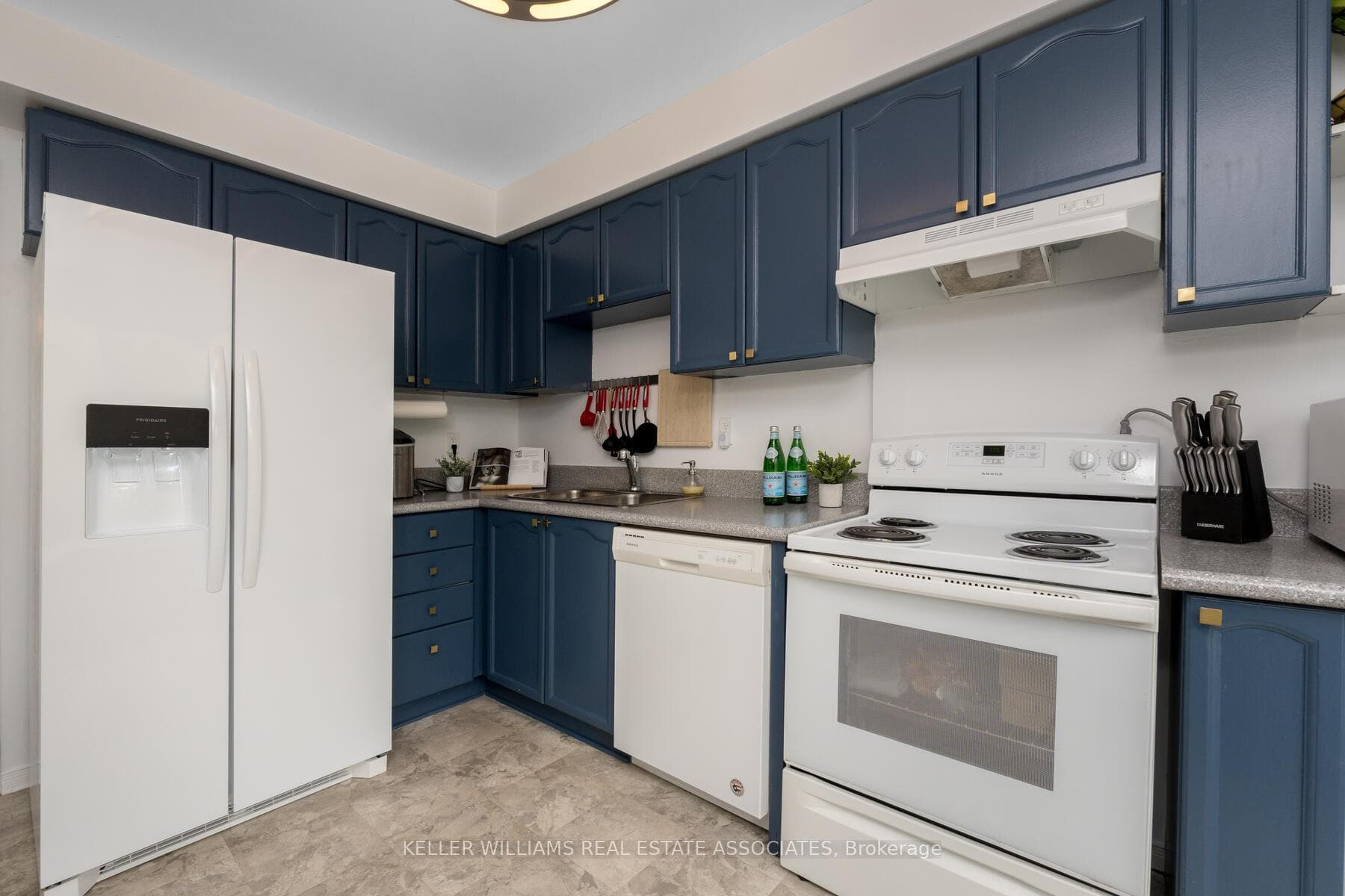 38 Maple Avenue photo 16