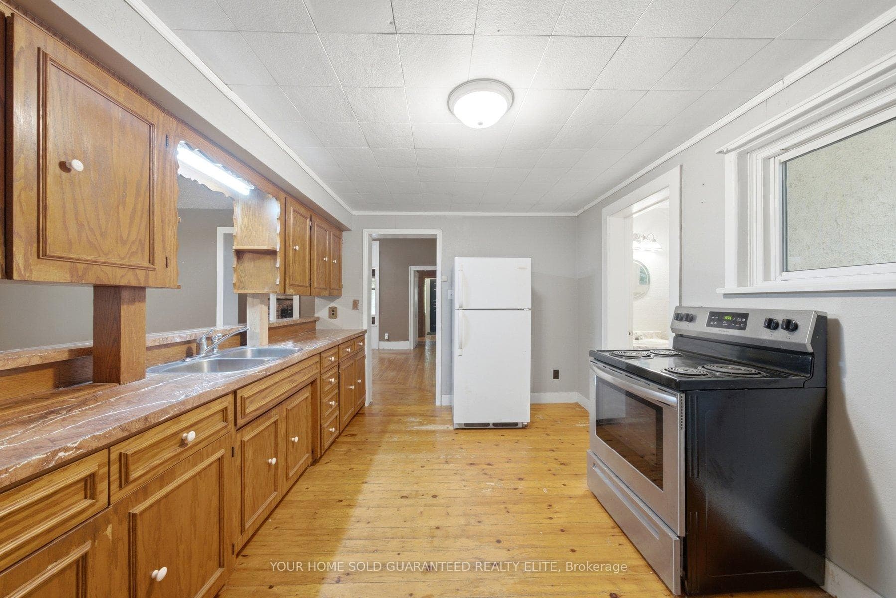211 Canborough Street photo 8
