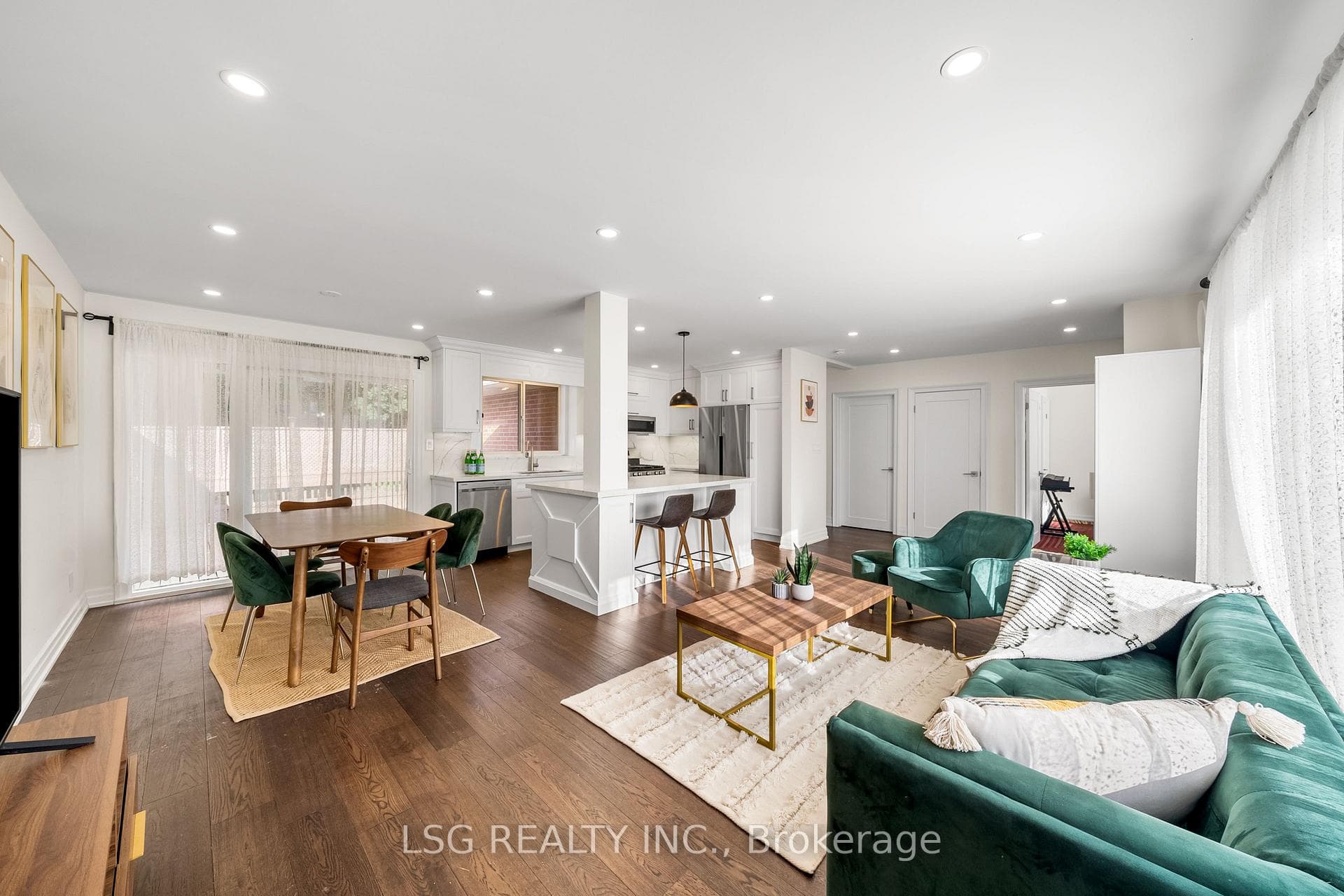 23 Sussex Avenue photo 7