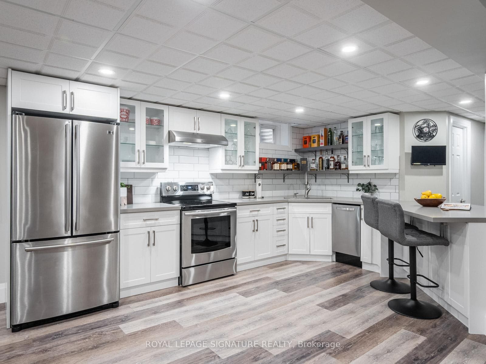 550 Barry Drive photo 29