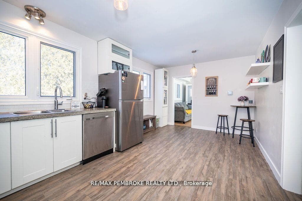13 Highland Crescent photo 9