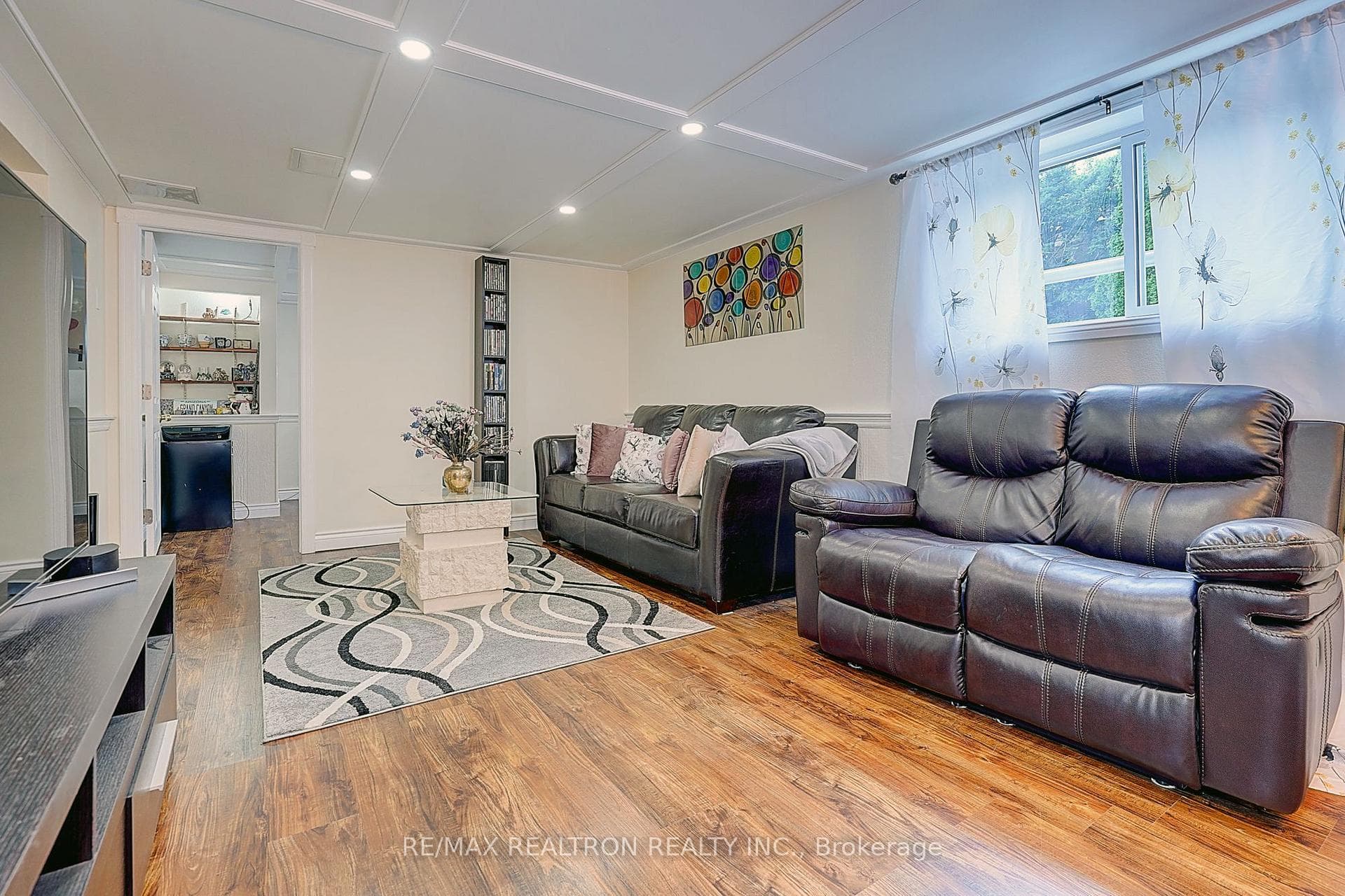 583 Pinewood Street photo 28
