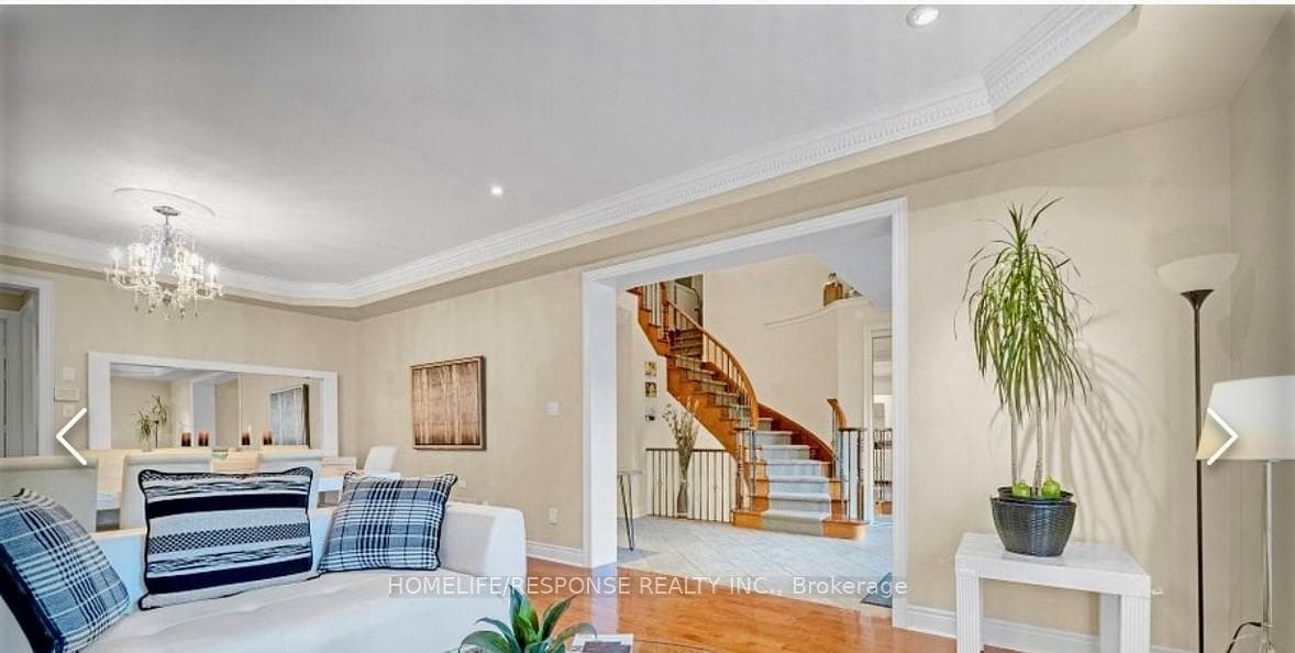 1382 STOREY Drive photo 4