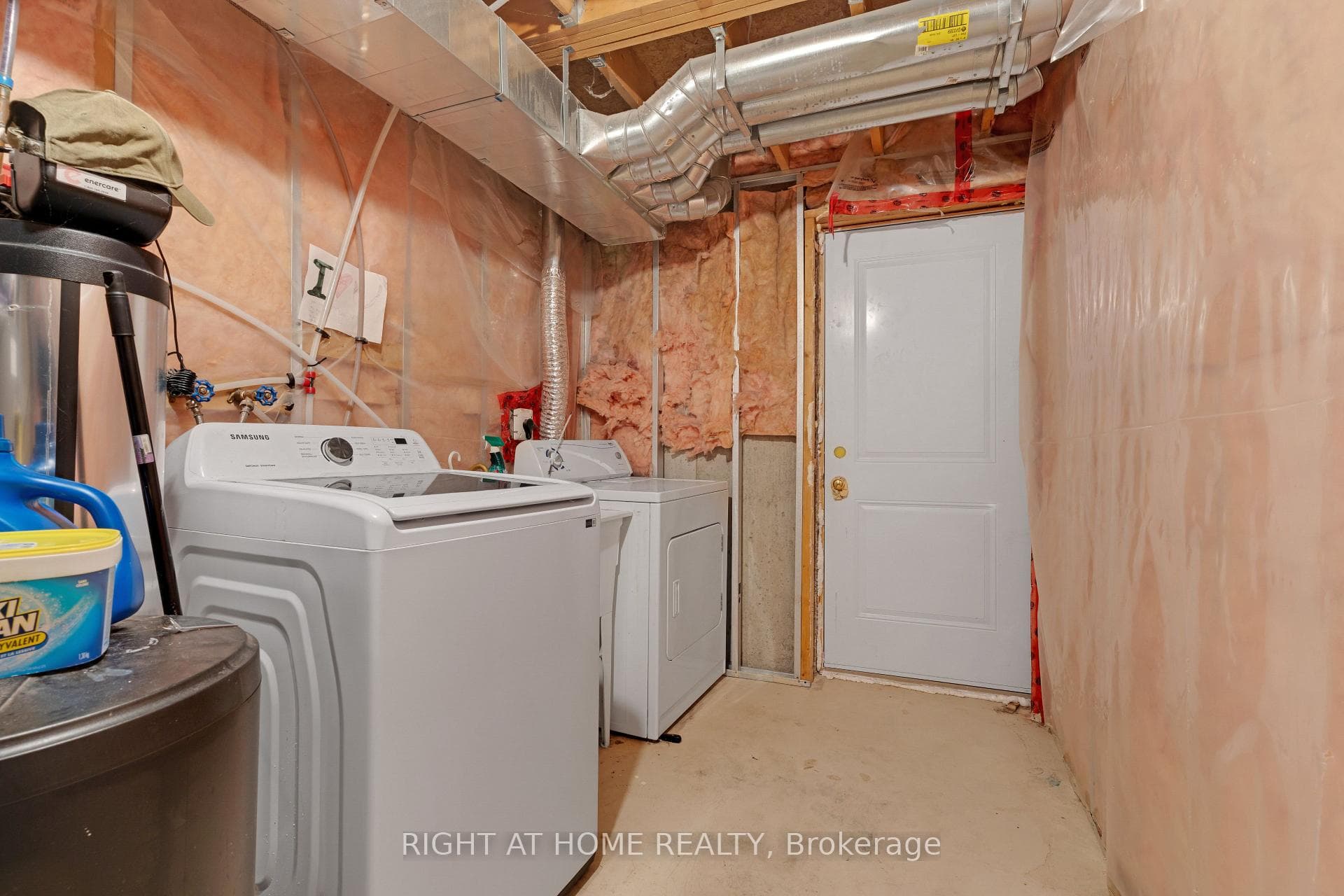 302 Oprington Place photo 32