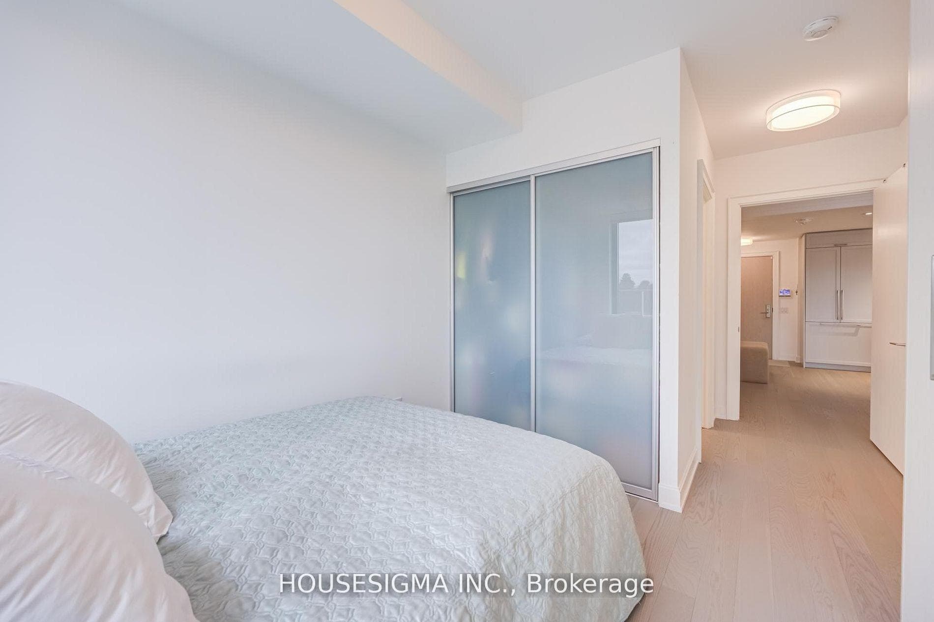 1 Strathgowan Avenue Unit 406 photo 29
