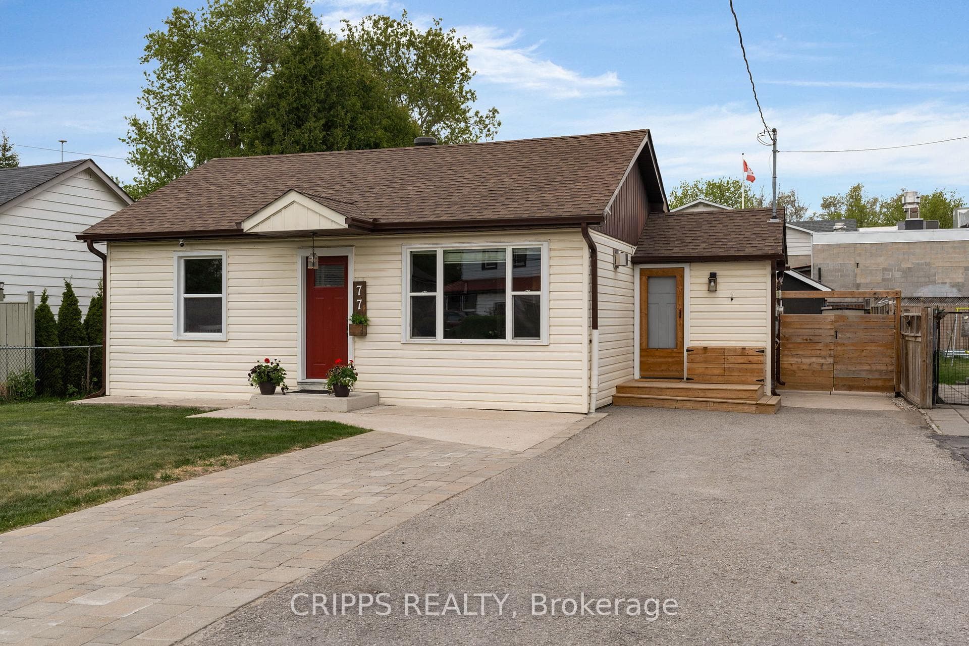 77 CURTIS Street photo 1