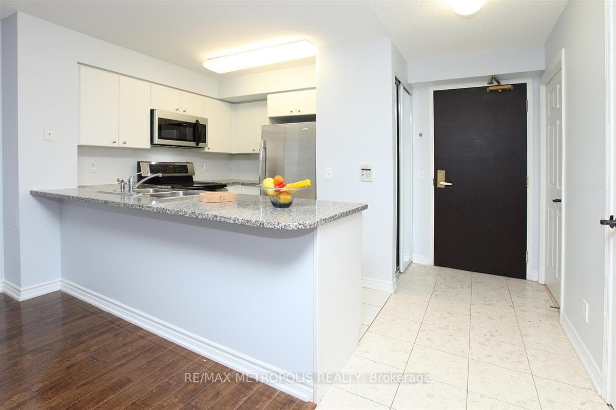 51 Lower Simcoe Street Unit 321 photo 9