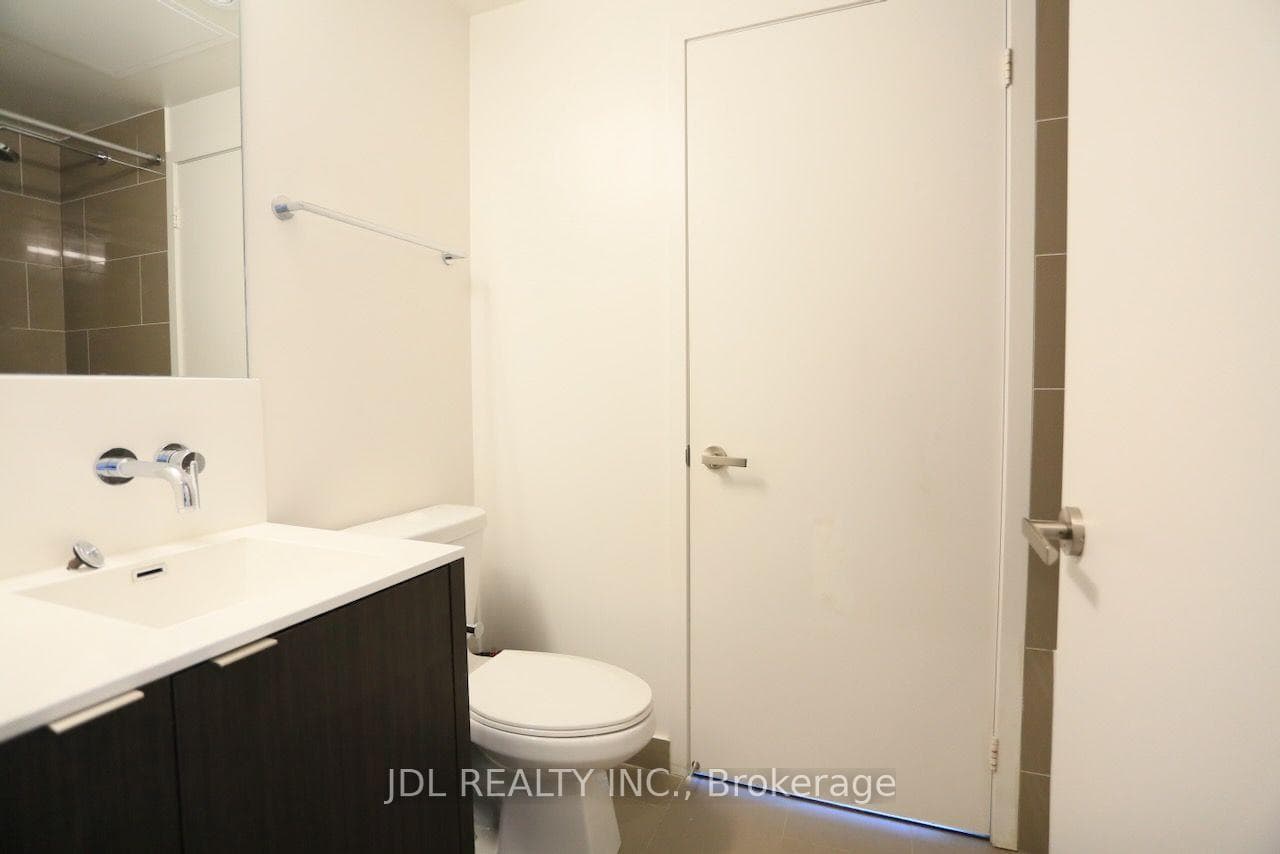 88 Harbour Street Unit 1705 photo 11