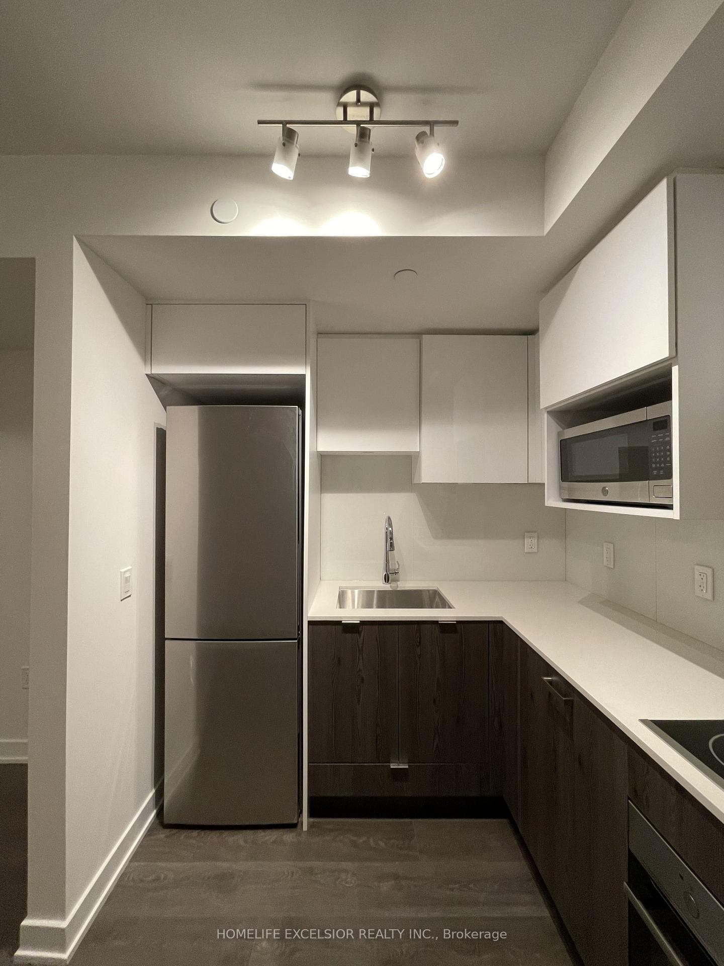 195 Redpath Avenue Unit 914 photo 6