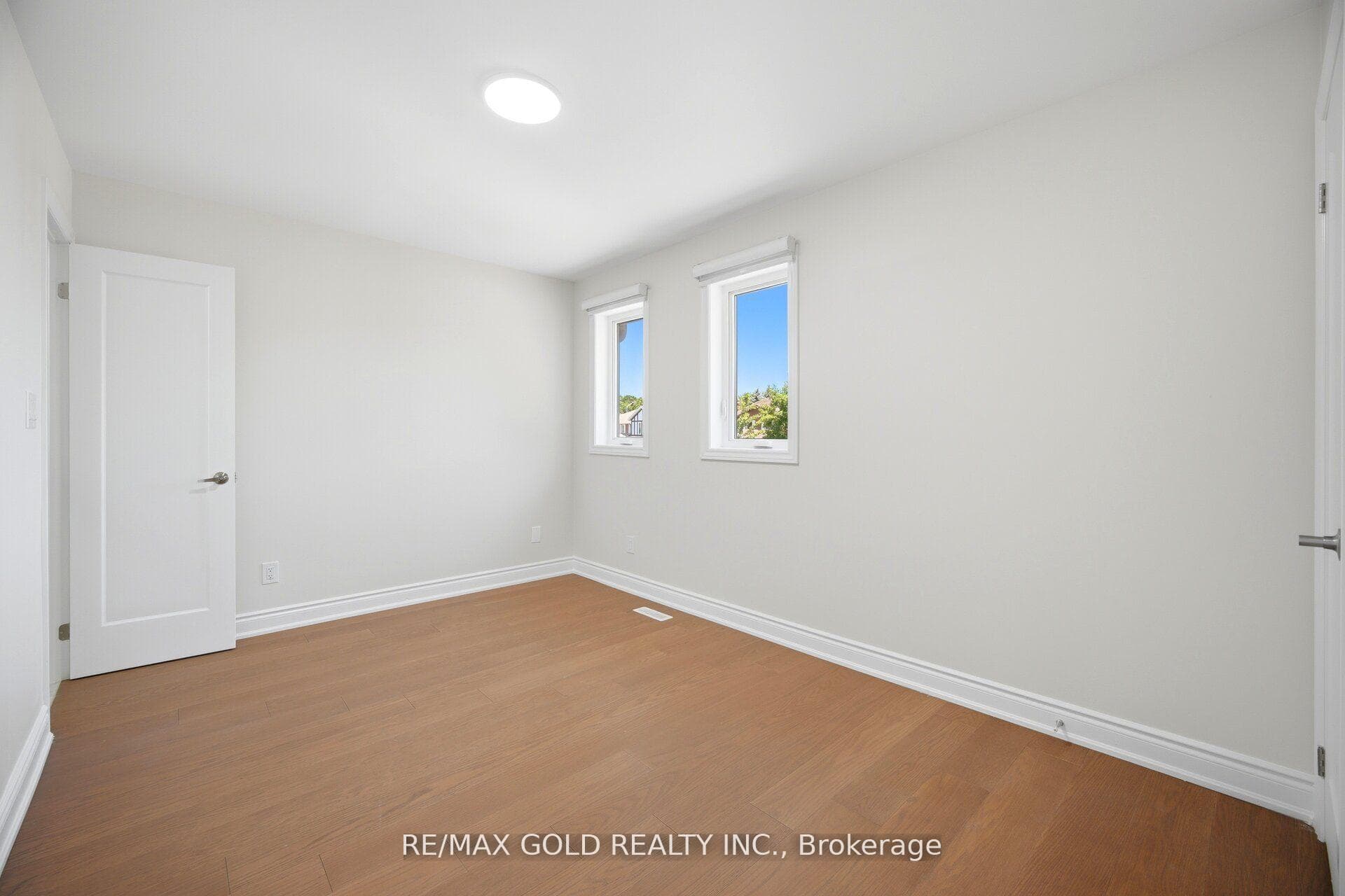 37 Lord Simcoe Drive photo 31