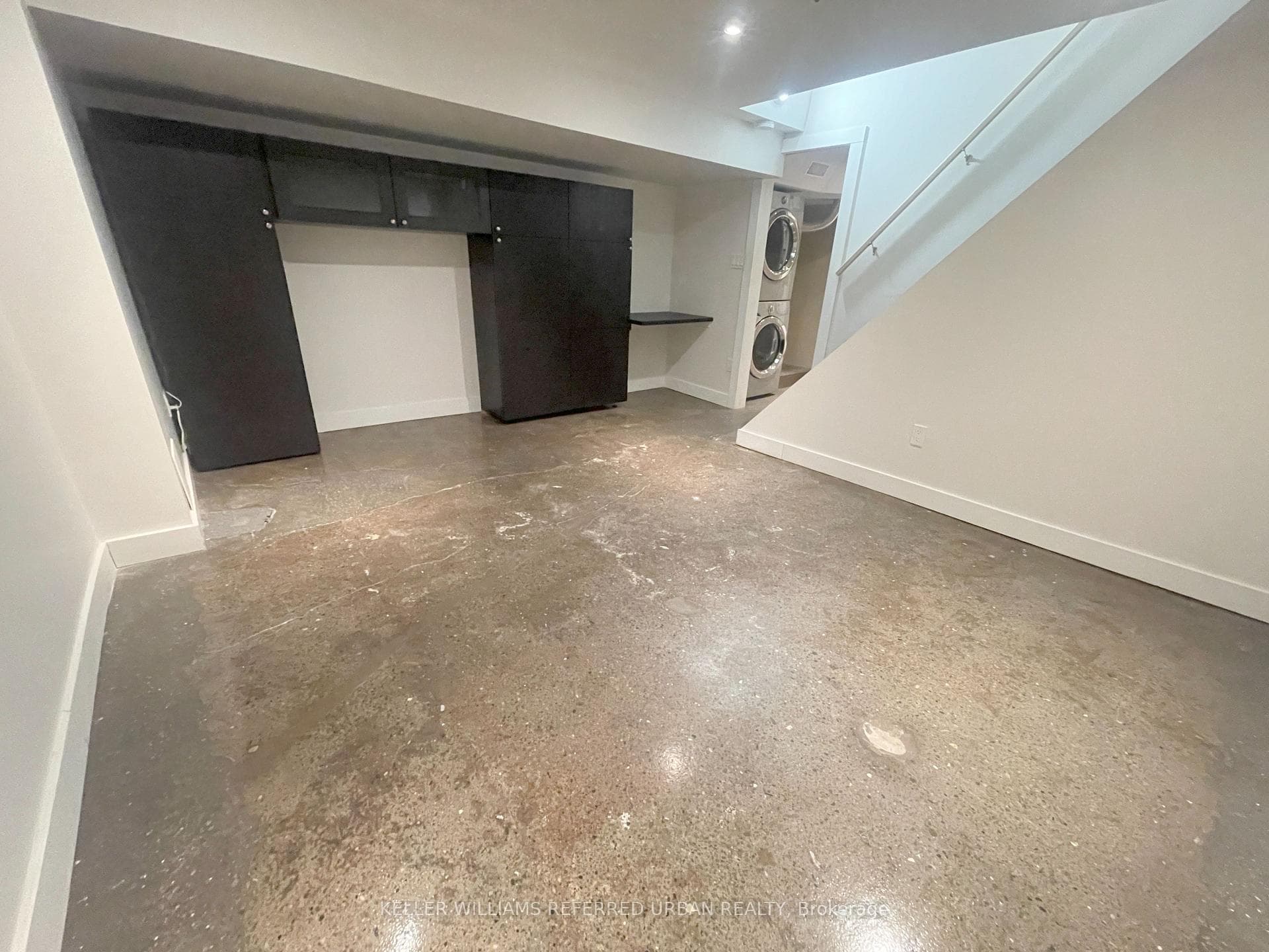582 Logan Avenue photo 27