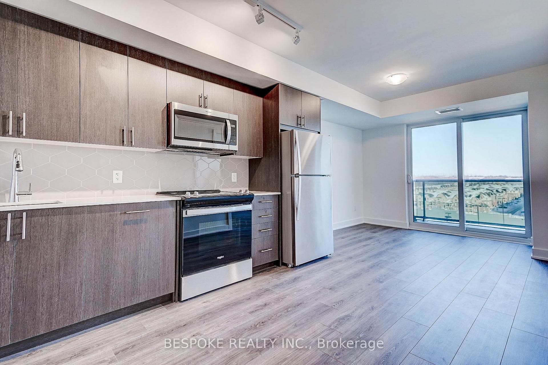 2545 Simcoe Street Unit 704 photo 6
