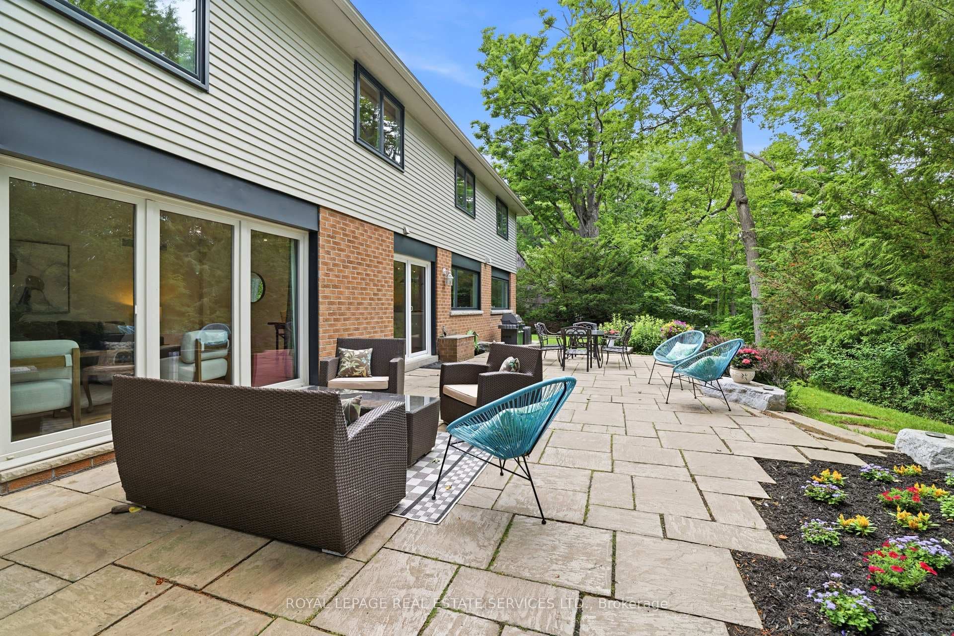 11 Regency Court photo 40