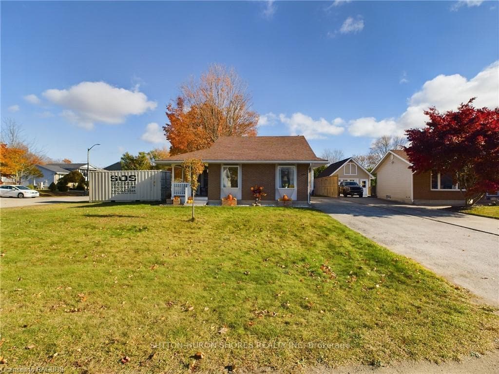 495 RIDGE Street photo 1