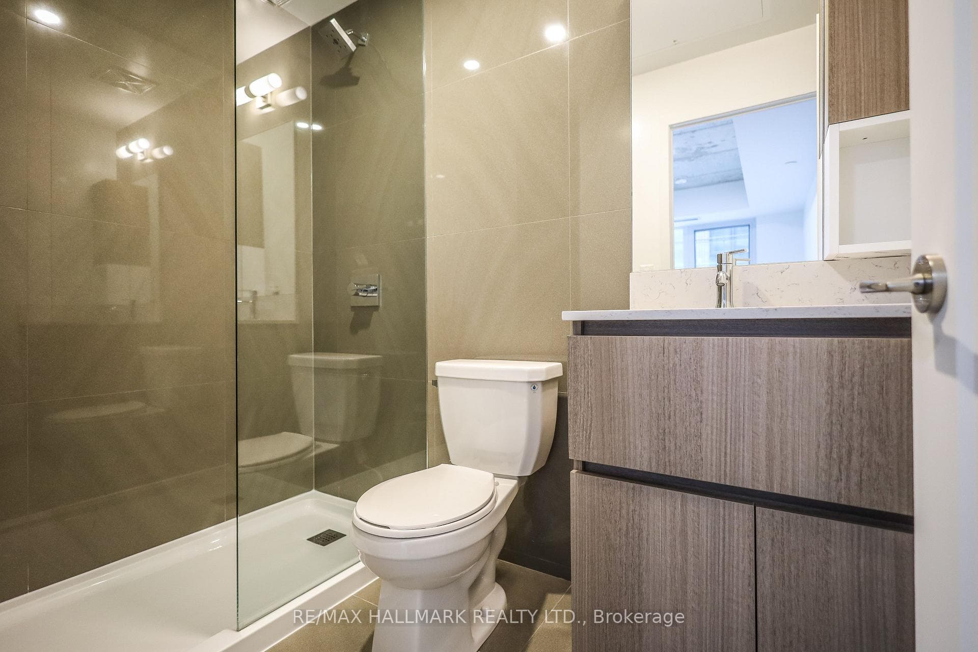 665 Queen Street Unit 313 photo 14