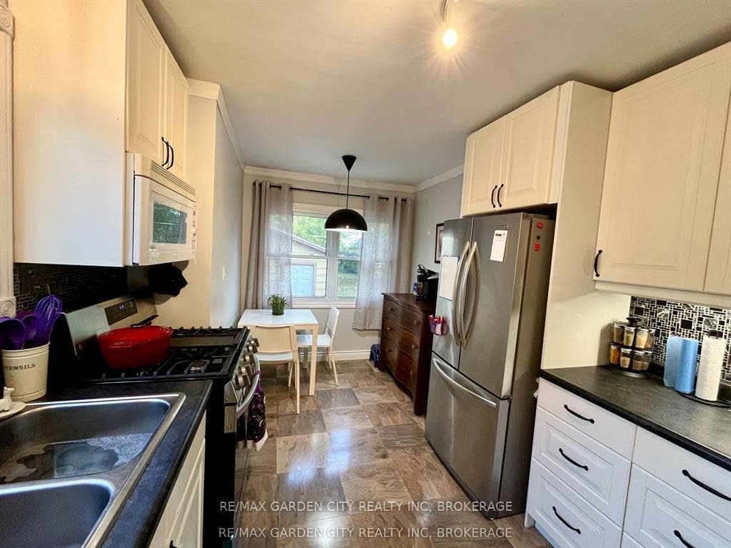 809 Steele Street photo 20