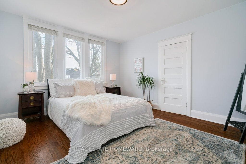 100 Hollywood Crescent photo 14