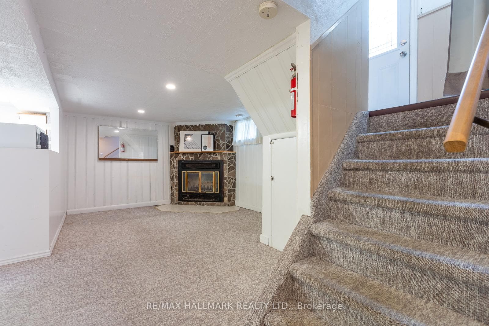 945 Pharmacy Avenue photo 26
