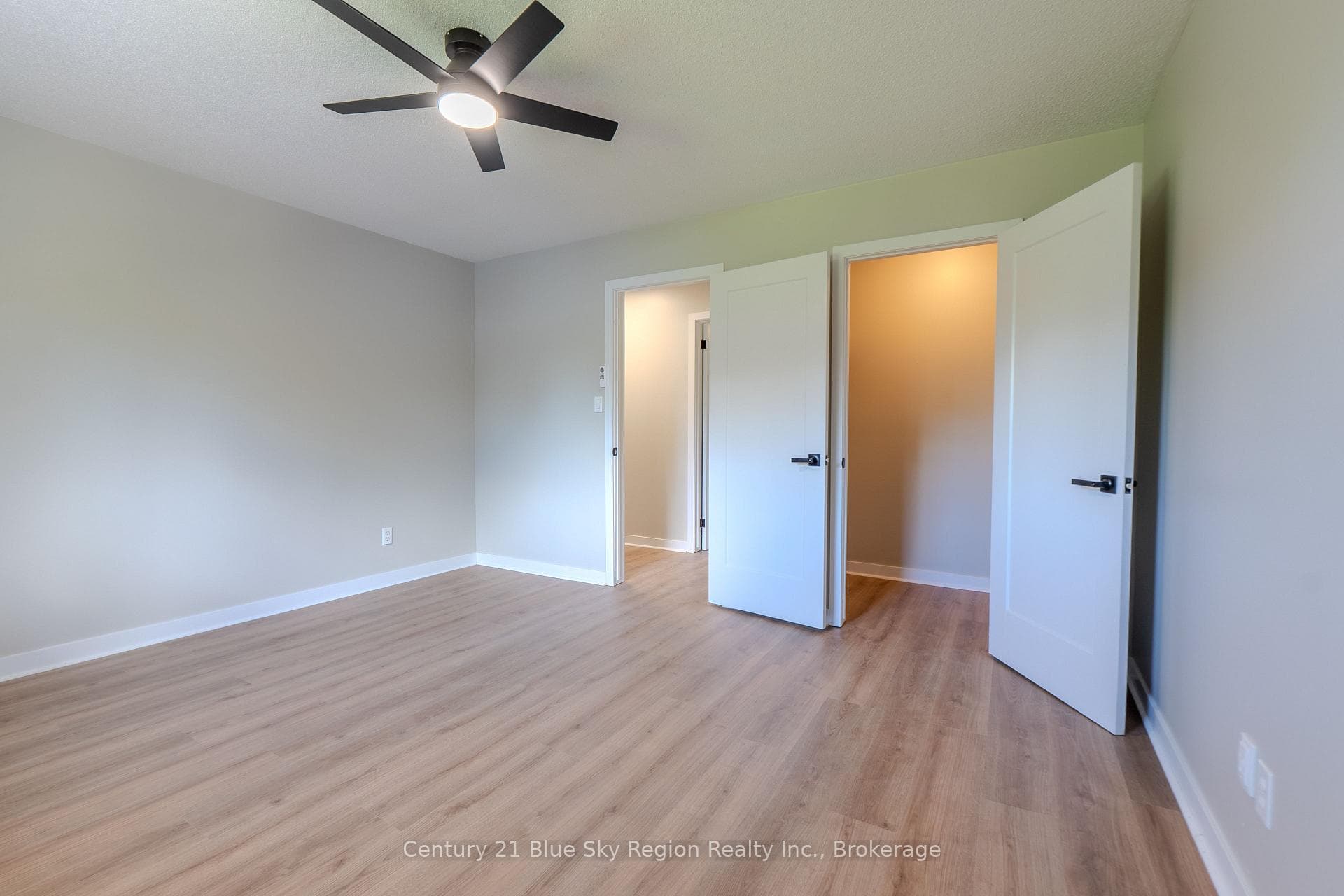 418 Laurier Street photo 24