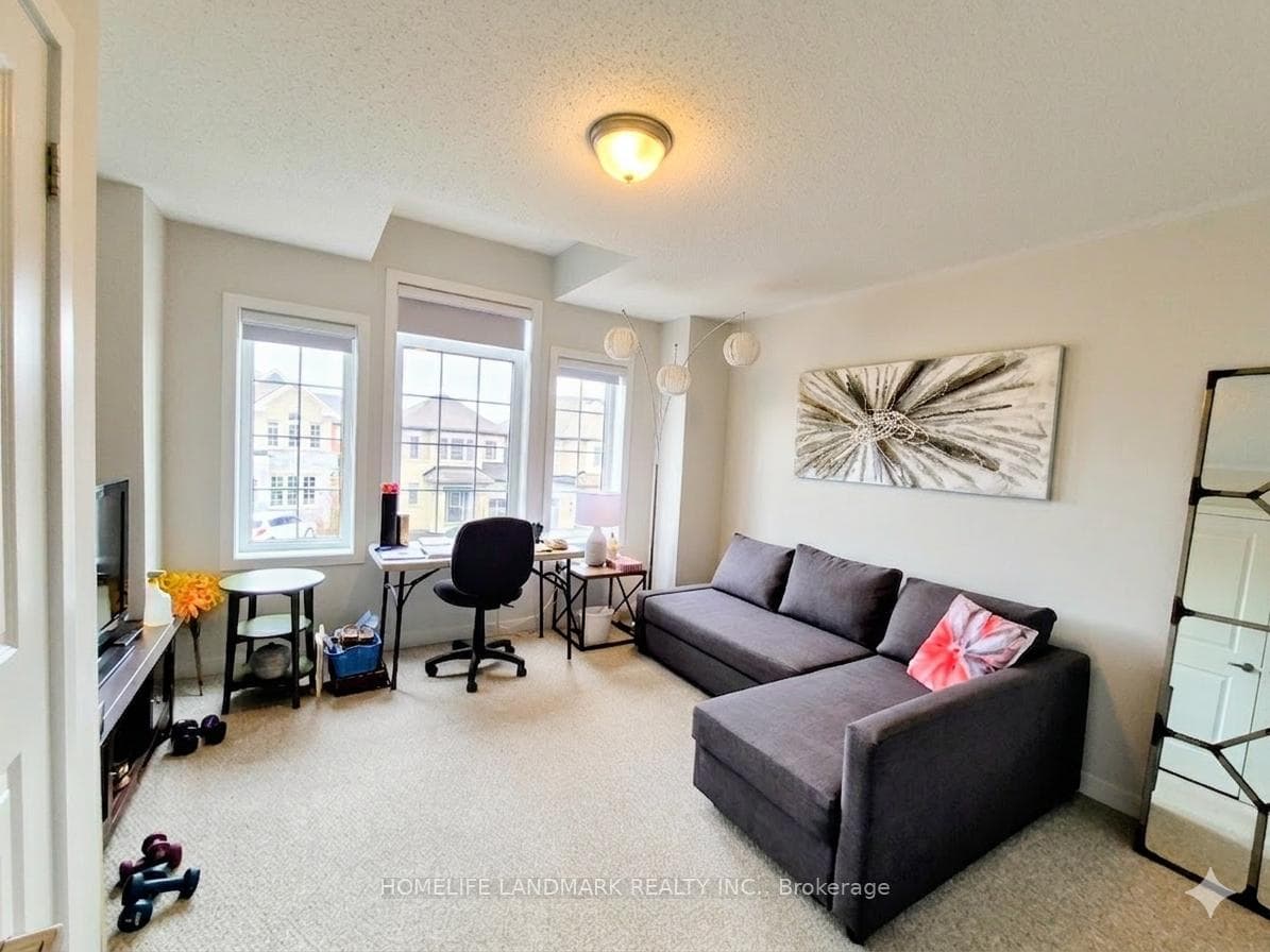 61 Mondial Crescent photo 9