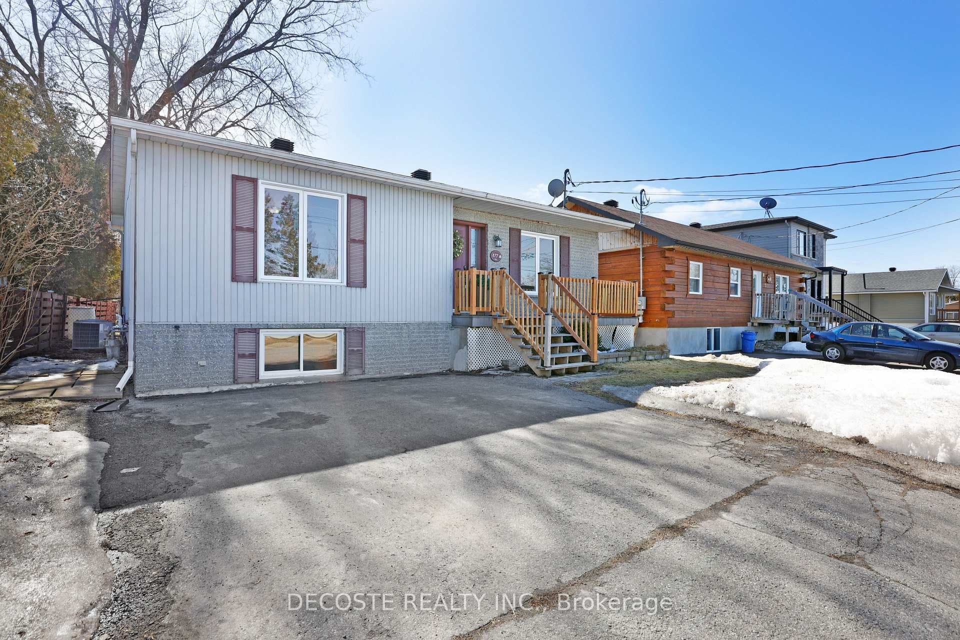 877 Queen Street photo 39