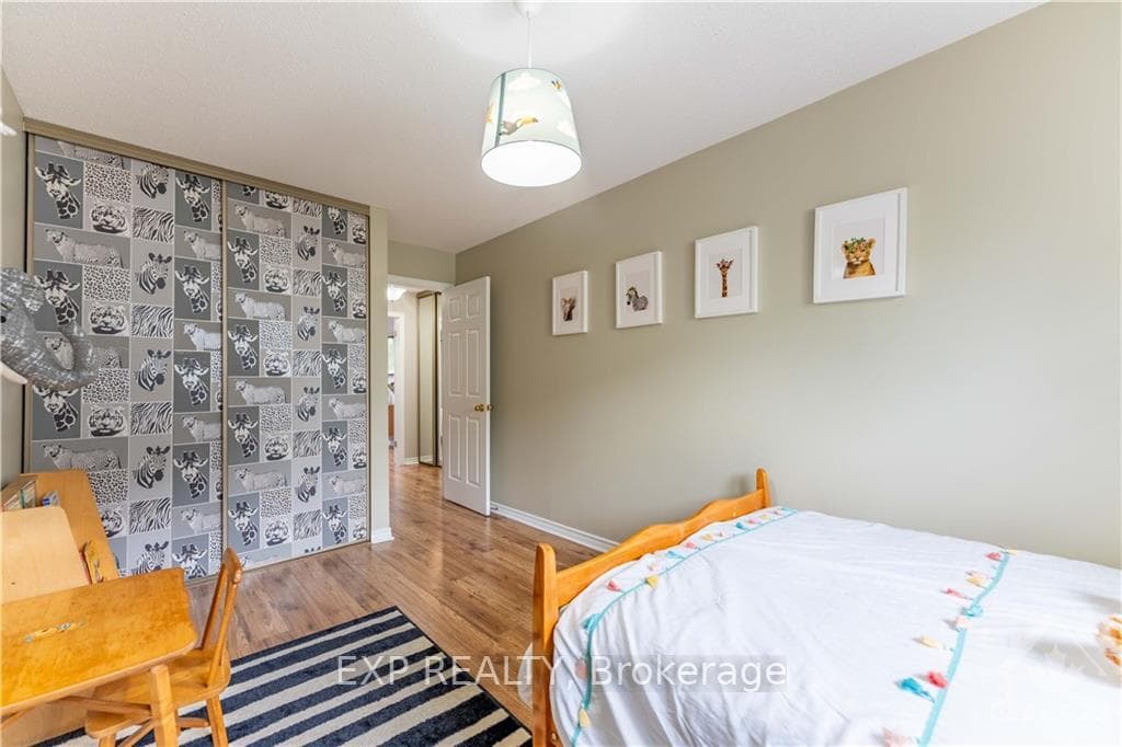 112 ASHPARK Crescent photo 16