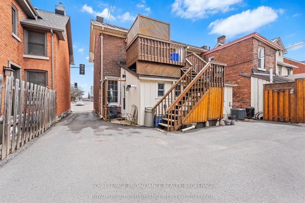 274 Wellington Street photo 10
