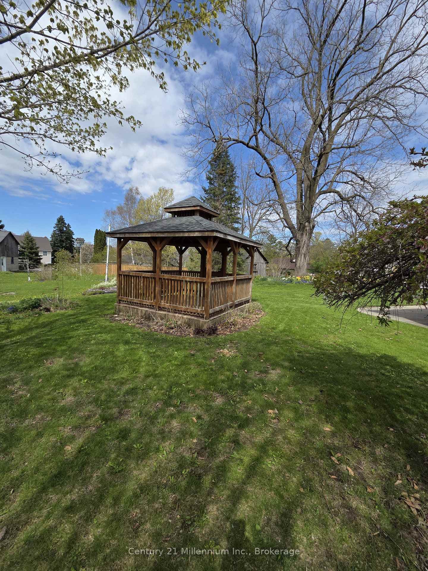 681 Wheeler Street photo 4