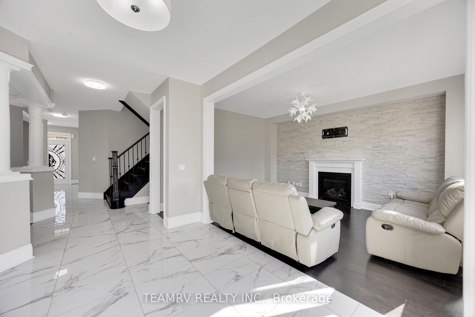 1161 Upper Thames Drive photo 20