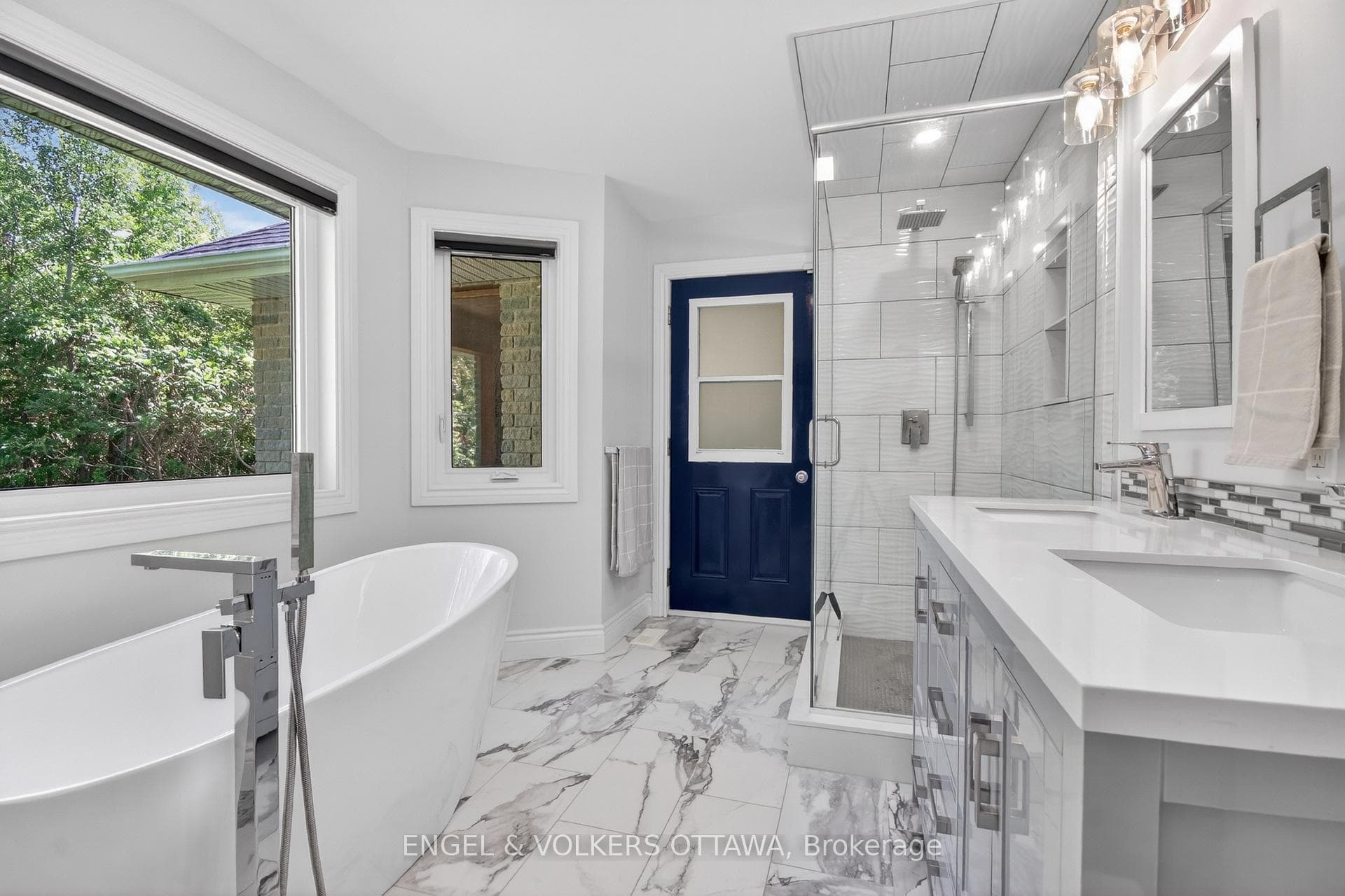 528 Tullamore Street photo 21