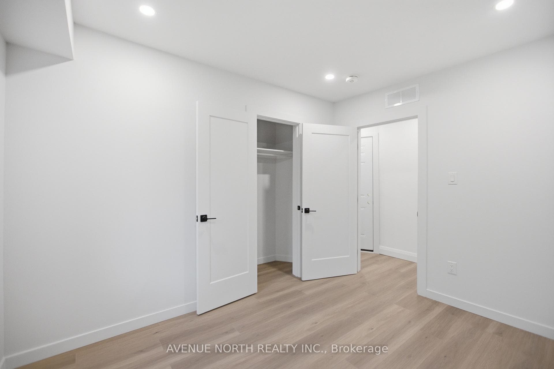 180 Clarence Street Unit 4 photo 10