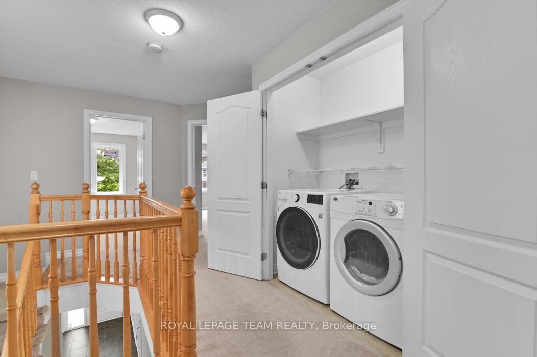2nd level Laundry ; so convenient!