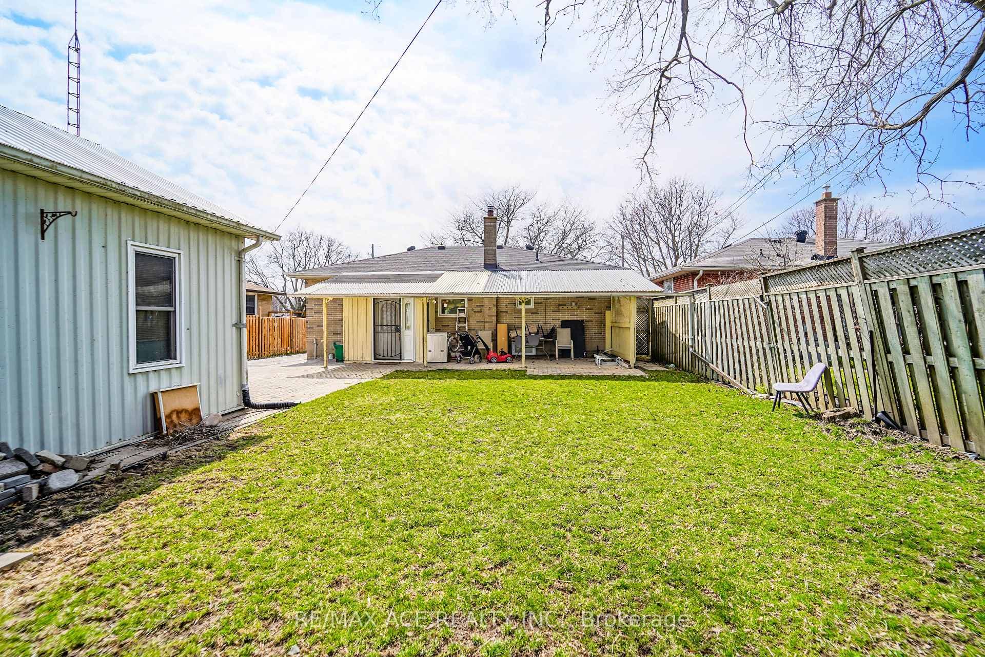 1425 Lakefield Street photo 7