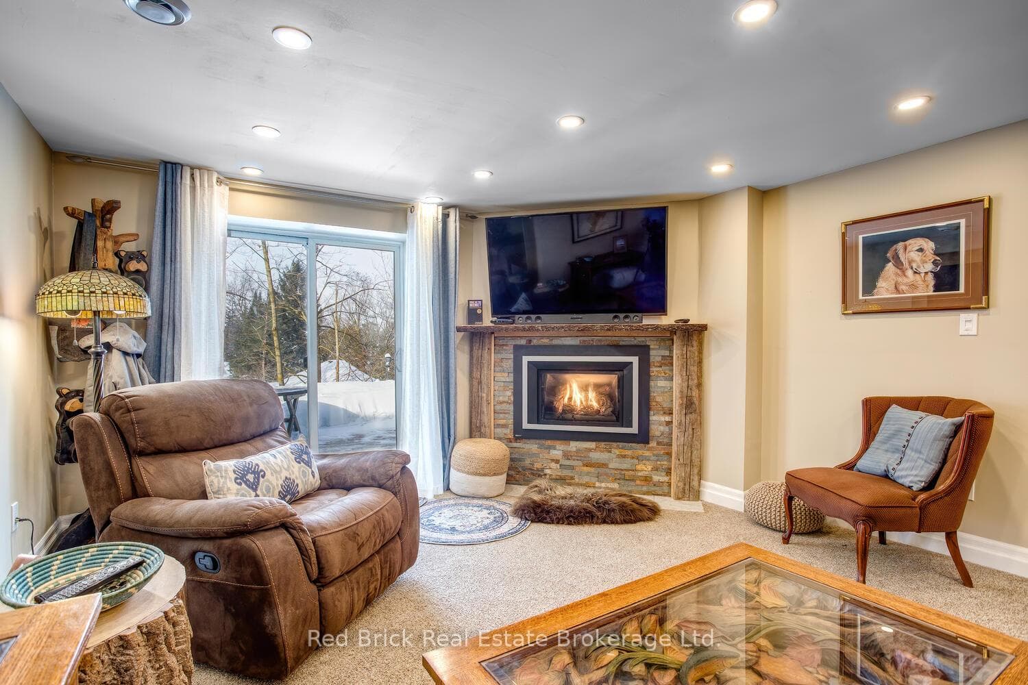 235 Wellington Street photo 30